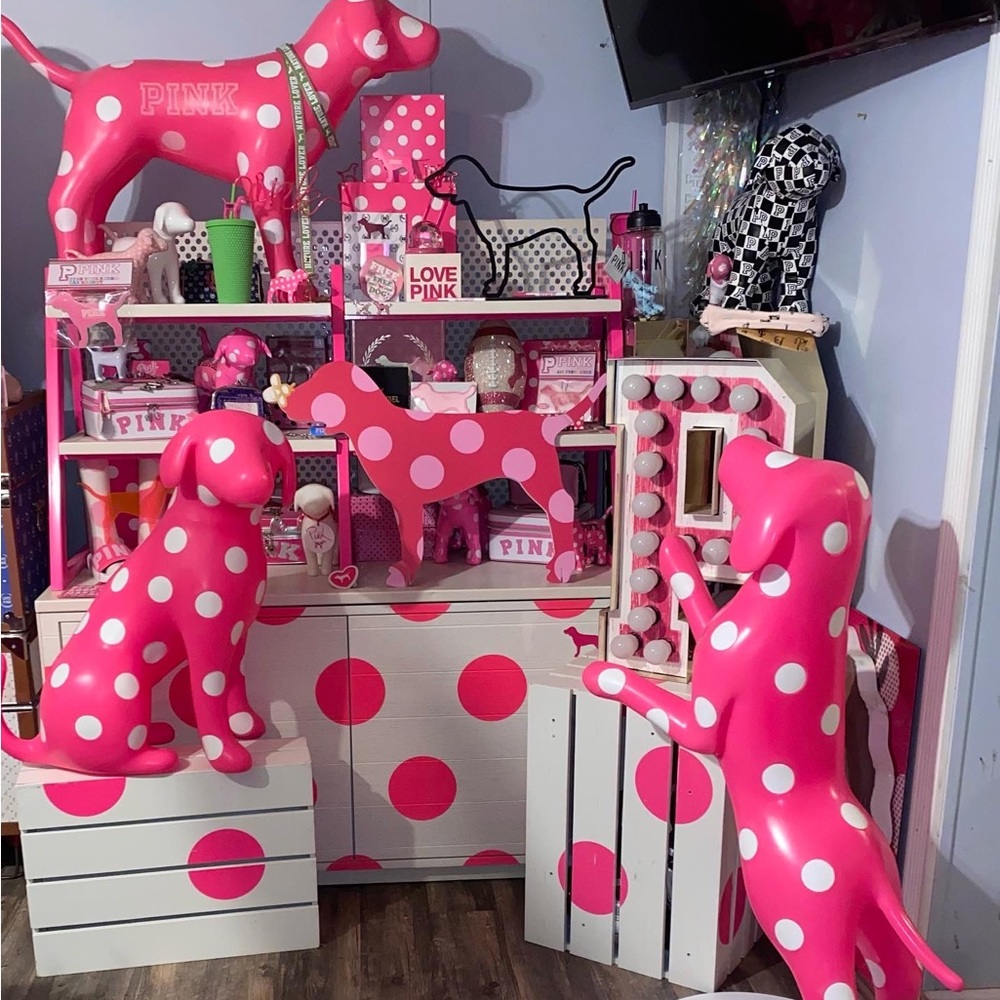 Rare Victoria’s Secret display dogs